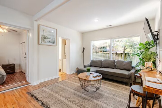 Photo - 3718 Live Oak St