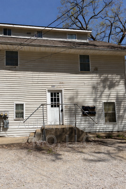 Building Photo - 507 Henrie Ave Unit 2