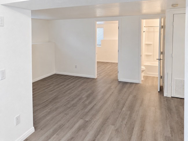 737 16th St Unit 737 B