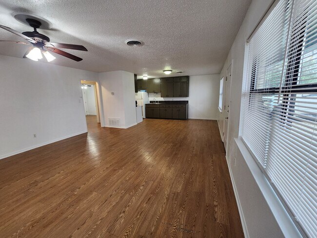 Photo - 2/1 Duplex in Lampasas House