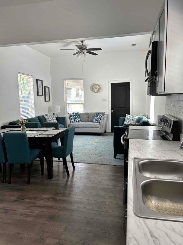 Photo - 206 E Brenham St