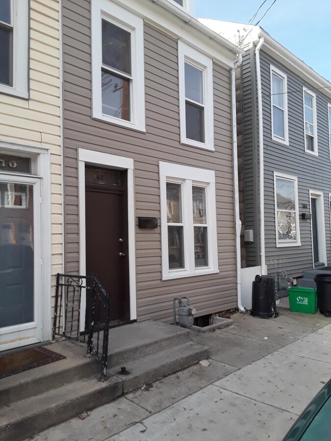 Photo - 142 N Newberry St