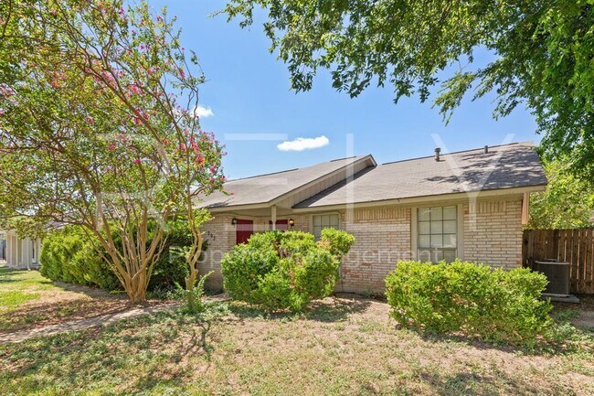 Photo - 205 W William Cannon Dr