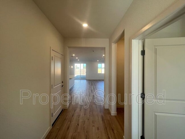 Photo - 1029 Pipit St