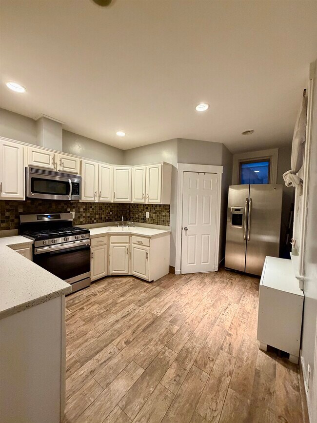 Photo - 206 Hancock Ave Unidad 1