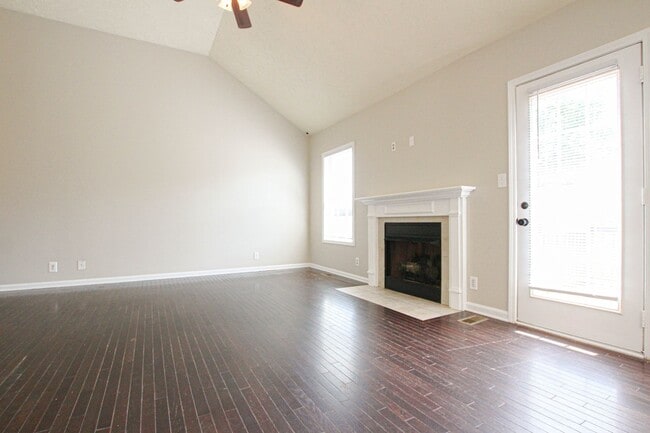 Photo - Pet Friendly Three Bedroom!