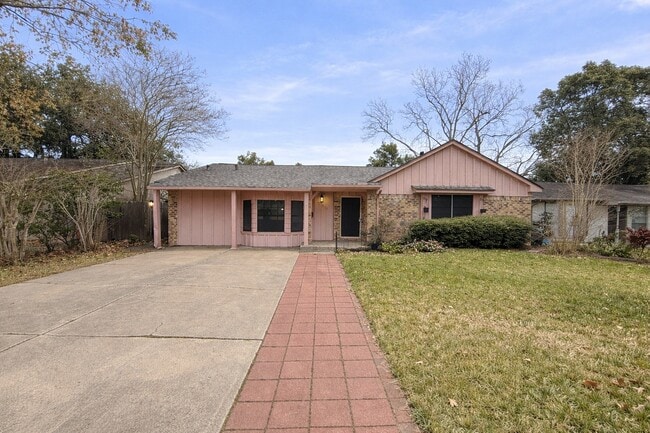 Building Photo - 313 Sycamore St