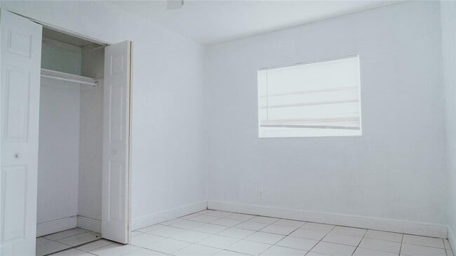 Building Photo - 6320 SW 10th Ct Rental
