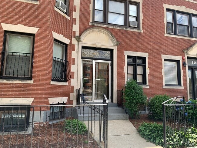 Building Photo - 907 Beacon St Unit 3 Rental