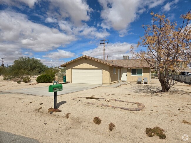 Building Photo - 2 bedrooms 2 bathrooms house