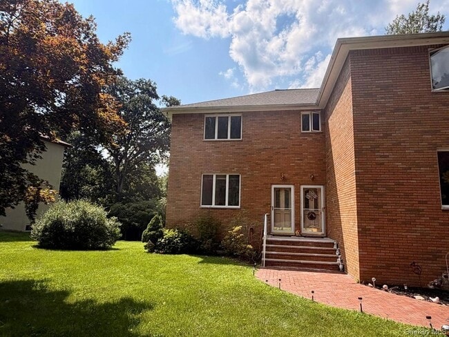 Photo - 110 Baron De Hirsch Rd Unit 2