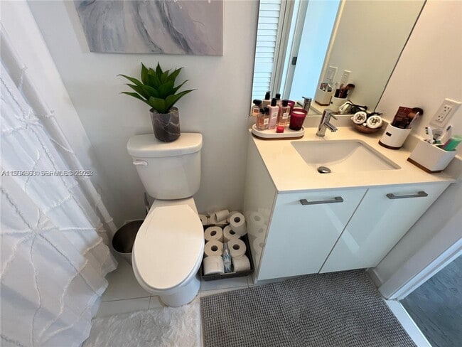 Building Photo - 151 SE 1st St Unit 702