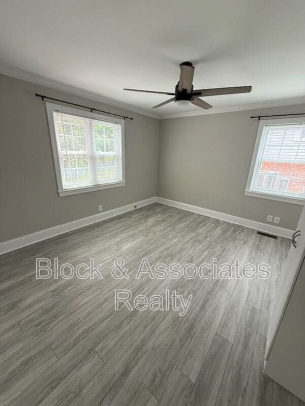 Photo - 310 S High St