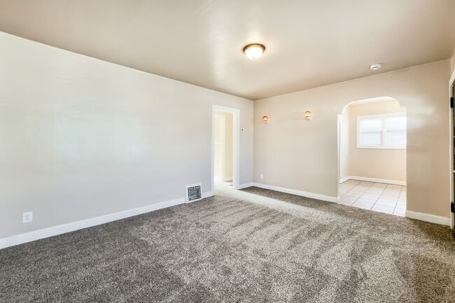 Photo - Binford Unit #873