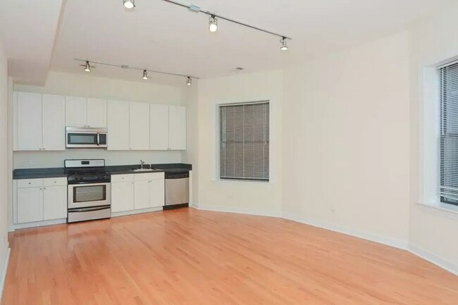 Photo - 4712 N Sheridan Rd Condo