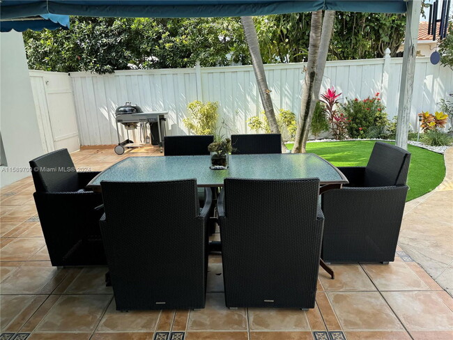 Photo - 1611 71st St