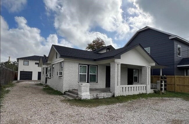 Building Photo - 11 Norwood St Unit 4