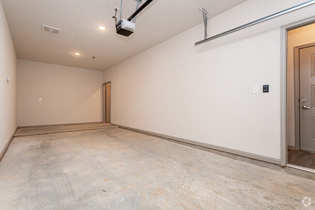 2 BR, 2 BA - 1089 SF