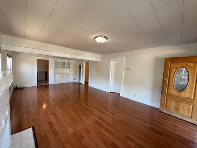 Photo - 3 bedroom 2 bath house in Long Beach