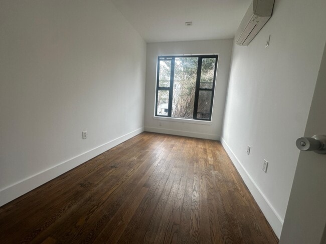 Photo - 19-15 Palmetto St Unit 1 R