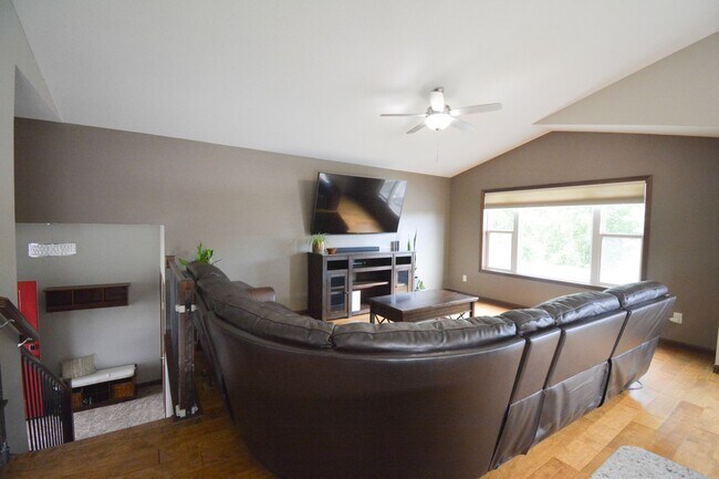 Photo - Spacious 5 Bed 3 Bath Home for Rent NOW