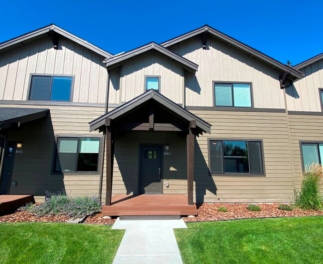 Building Photo - Gorgeous New 3 bedroom Furnished Whitefish Townhouse