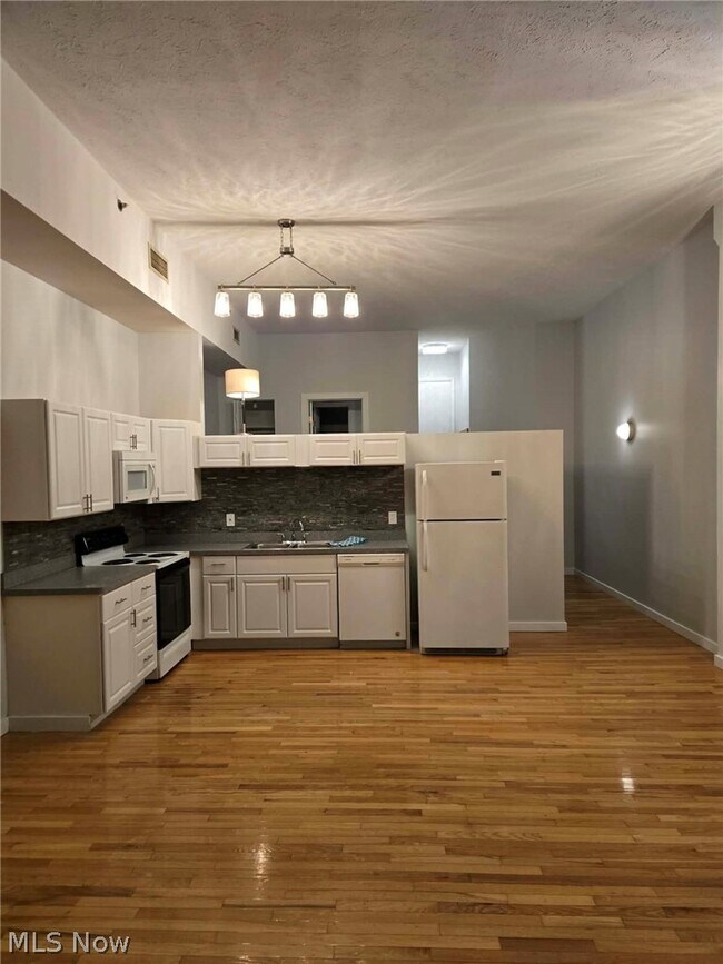 Photo - 408 W St Clair Ave Unidad 309