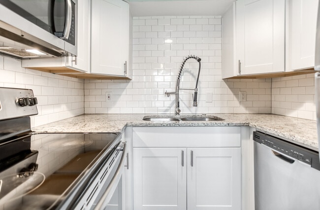 Photo - Magnolia Gardens