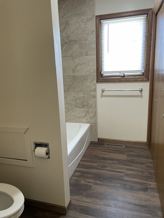 Photo - 1703 Heritage Ln