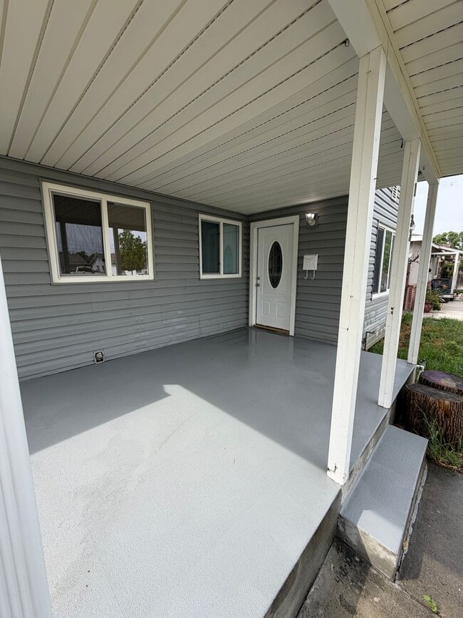 Building Photo - 1/2 off 1st Months Rent!!!!