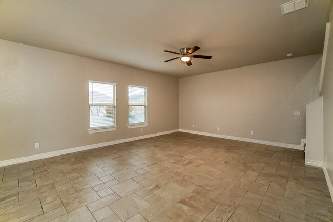 Photo - 640 Community Dr