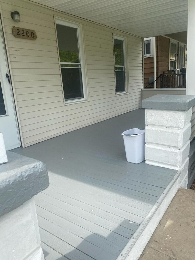 Photo - 2200 W 103rd St Unidad Down