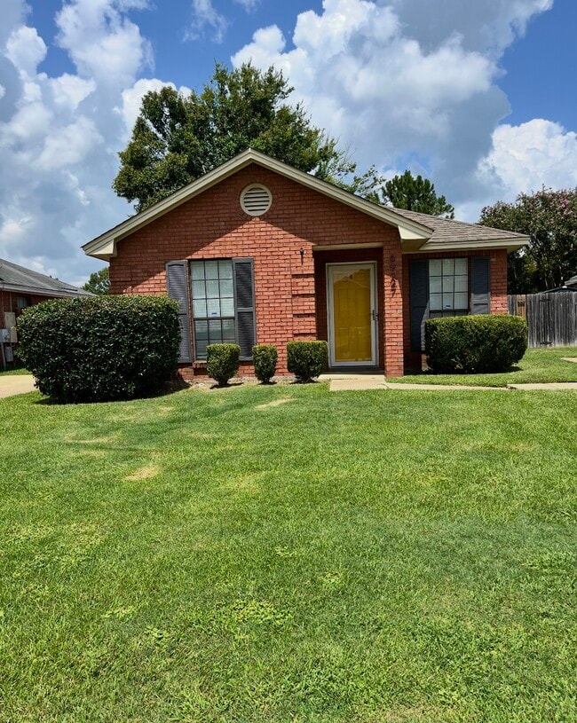 Building Photo - 6927 Bluegrass Stakes