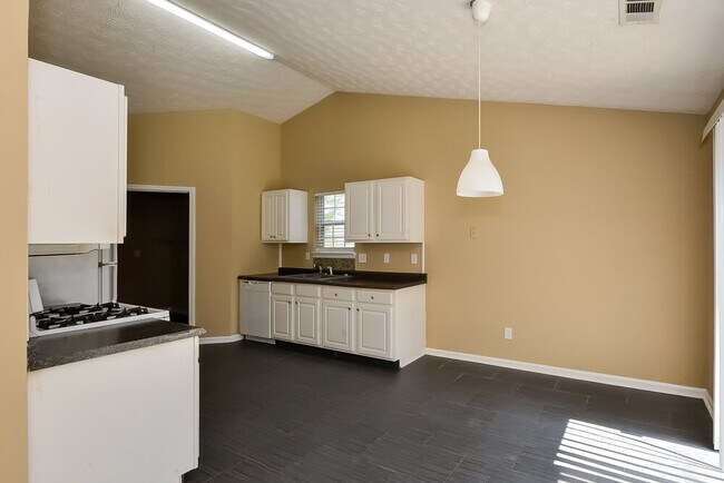 Photo - 2330 Glen Chase Ln