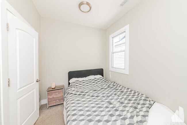 Photo - 2932 N Avers Ave Unit 2