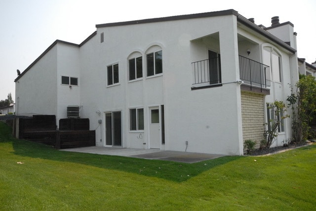Building Photo - Spacious Townhome with Expansive View and a 2 Car Private Garage