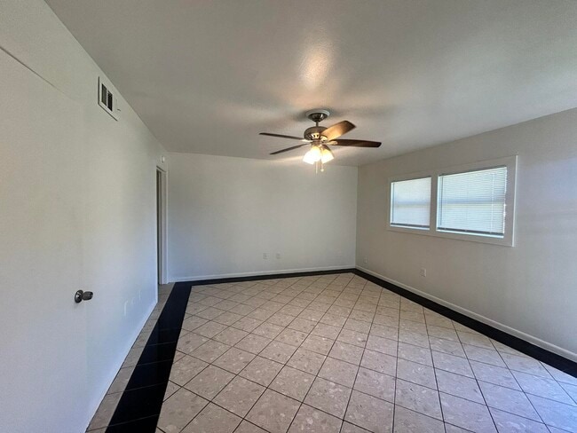 Photo - 2807 60th St