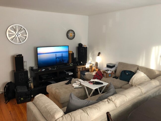 Building Photo - 731 S Woodlawn Ave Unit 731 Woodlawn Rental
