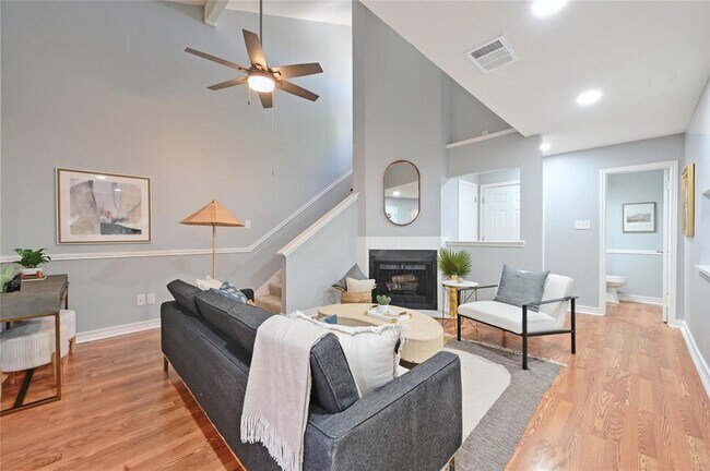 Photo - 512 Eberhart Ln Unit 303