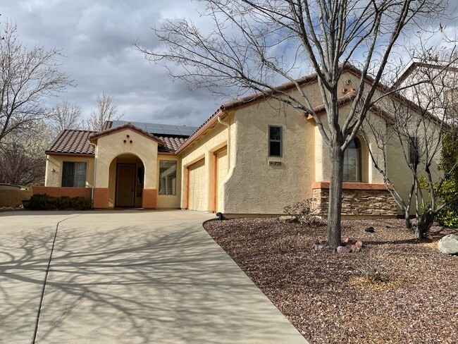 Building Photo - 1728 Colton Dr