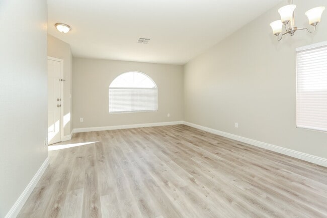 Photo - 3705 Iverson Ln