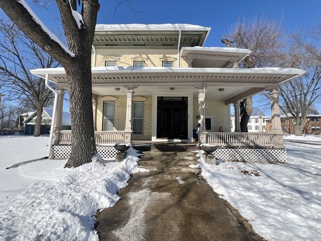 521 E Court St Unit 3