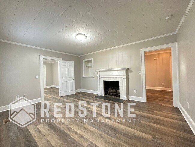 Photo - 817 Oakley St