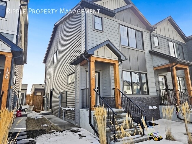 Photo - AMAZING 3 BEDS, 2.5 BATHS TOWNHOUSE | FENCED BACKYARD & DOUBLE GARAGE