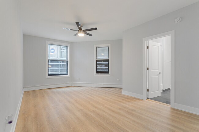 Photo - 1625 W Howard St