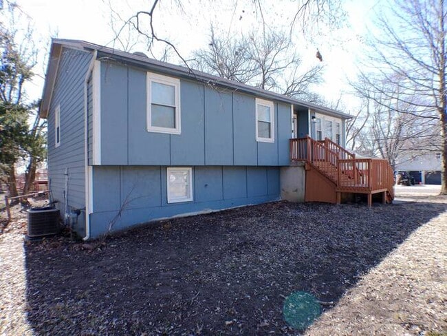 Photo - Spacious 4 bedrooms and 2 full baths home located on S Franklin St in Spring Hill