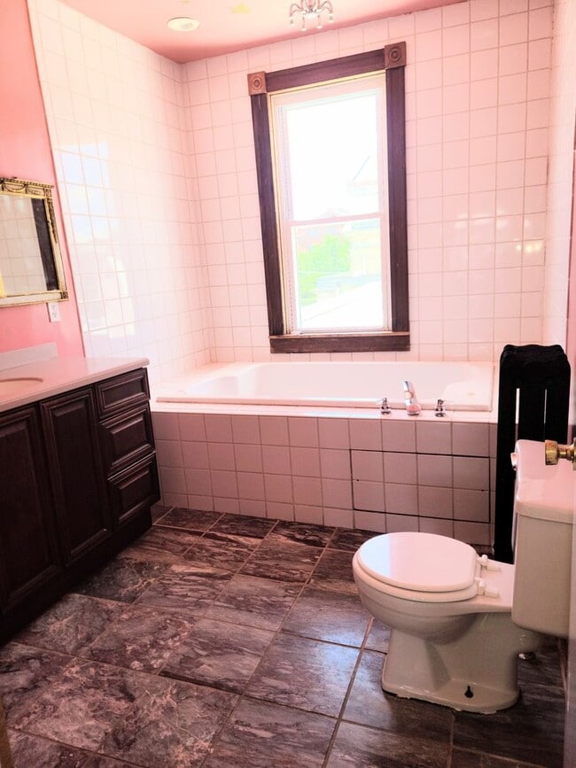 Photo - Five Bedroom Townhome with Jacuzzi For Rent!