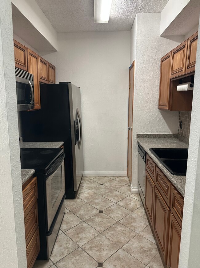 Kitchen - 10051 Westpark Dr Unit #263
