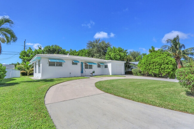 Photo - 1952 Circle Dr