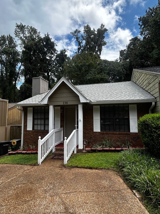 Building Photo - Gorgeous Freshly Remodeled 2 Bedroom 2 Bat... Rental